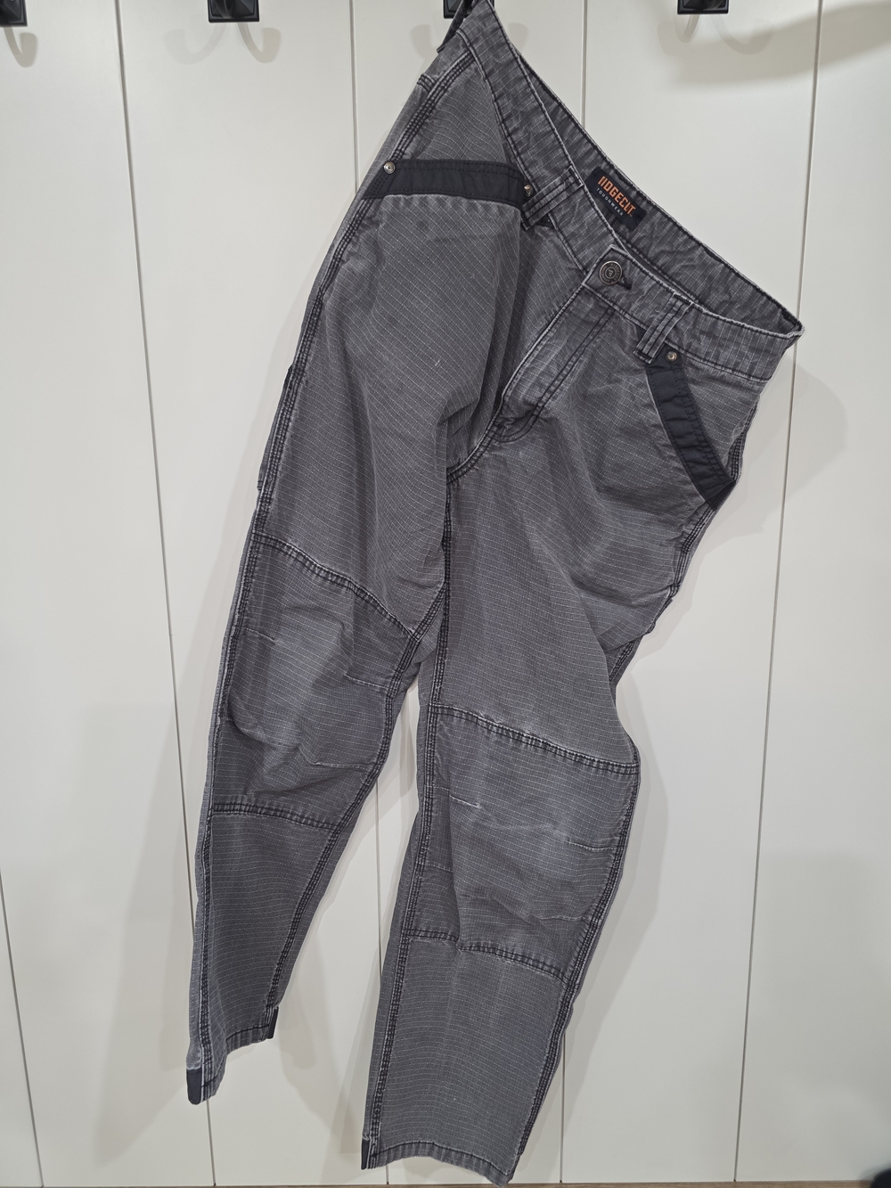 Men's Gray Cargo Pants with Black Accent - Rugged Utility Style 36/34